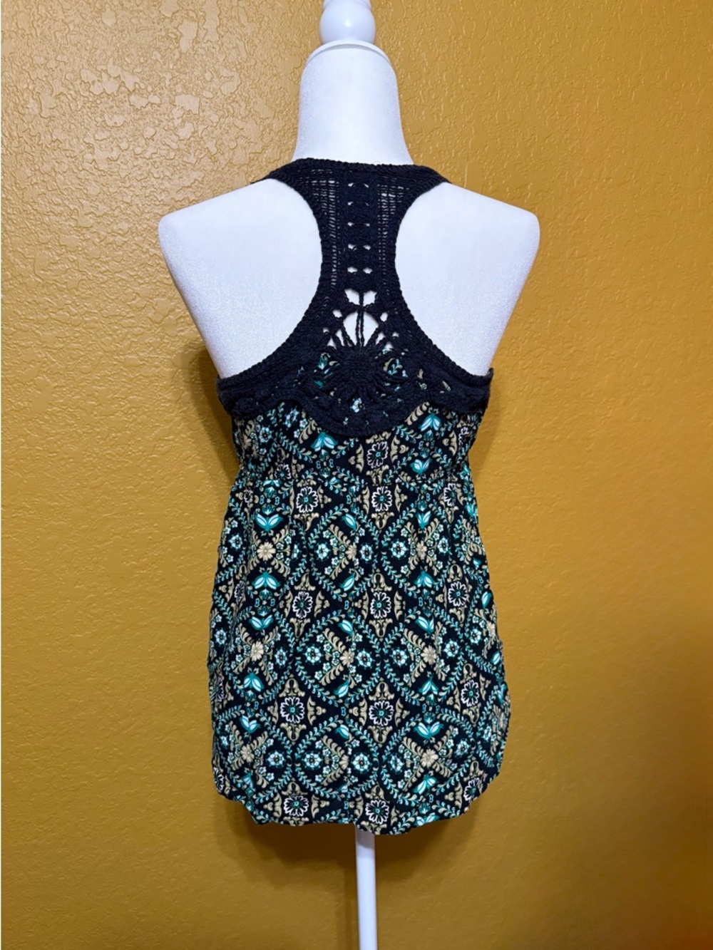 Speechless Boho Crochet Lace Back Empire Waist Tank Top - Large EUC - Picture 5 of 6
